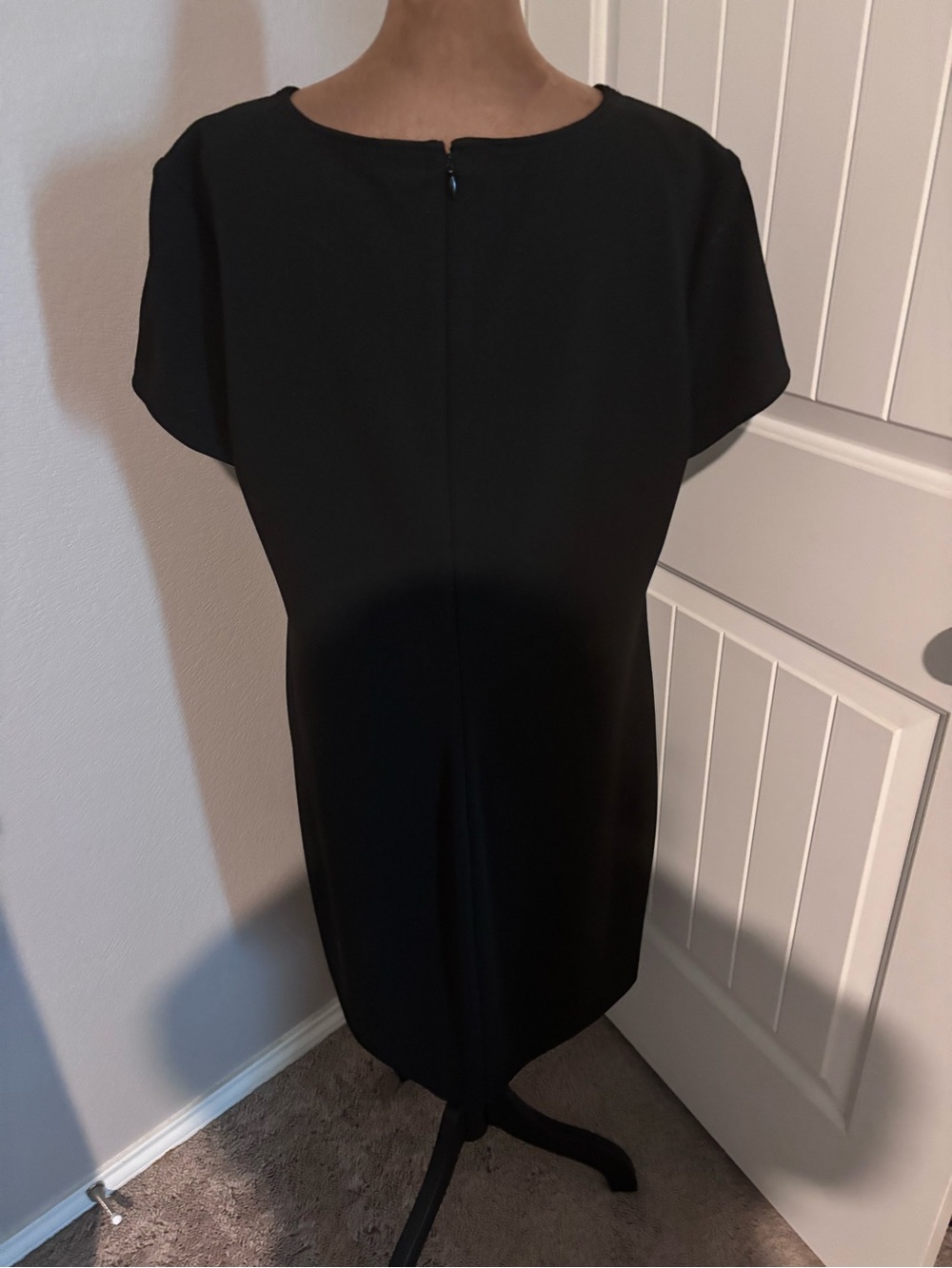 Tommy Hilfiger Black Shift Dress Size 14 Grommet Hardware Neckline NWOT - Picture 2 of 4